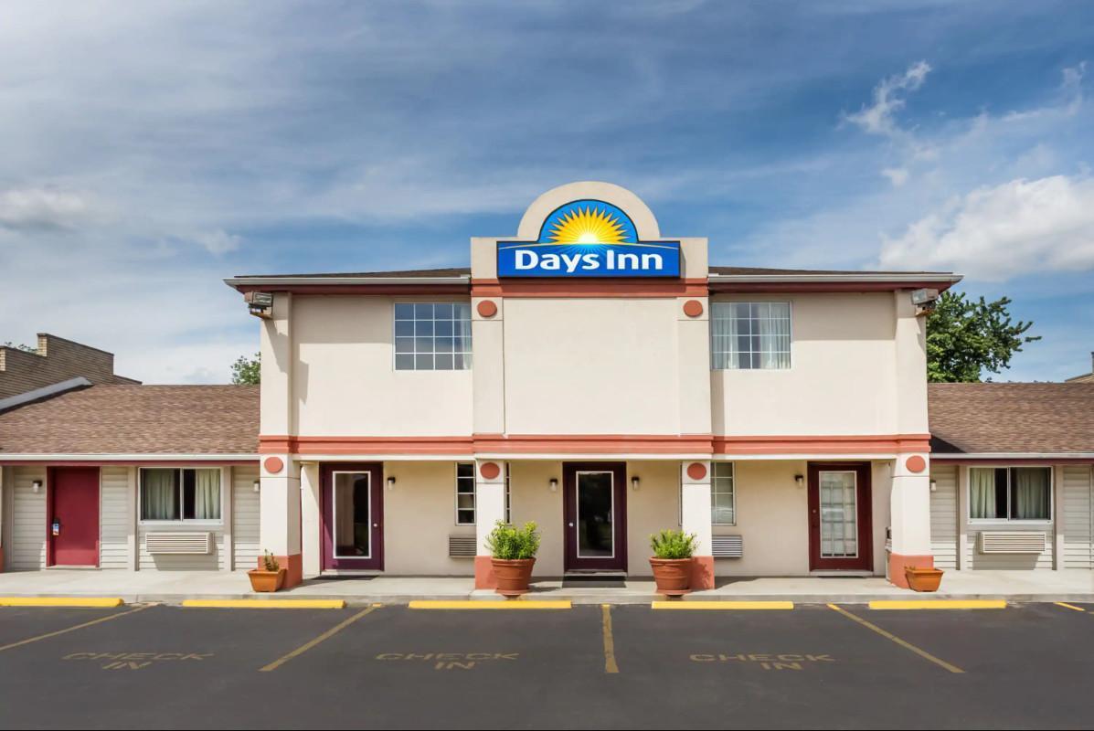 Days Inn By Wyndham Cape Carteret Near Emerald Isle 外观 照片