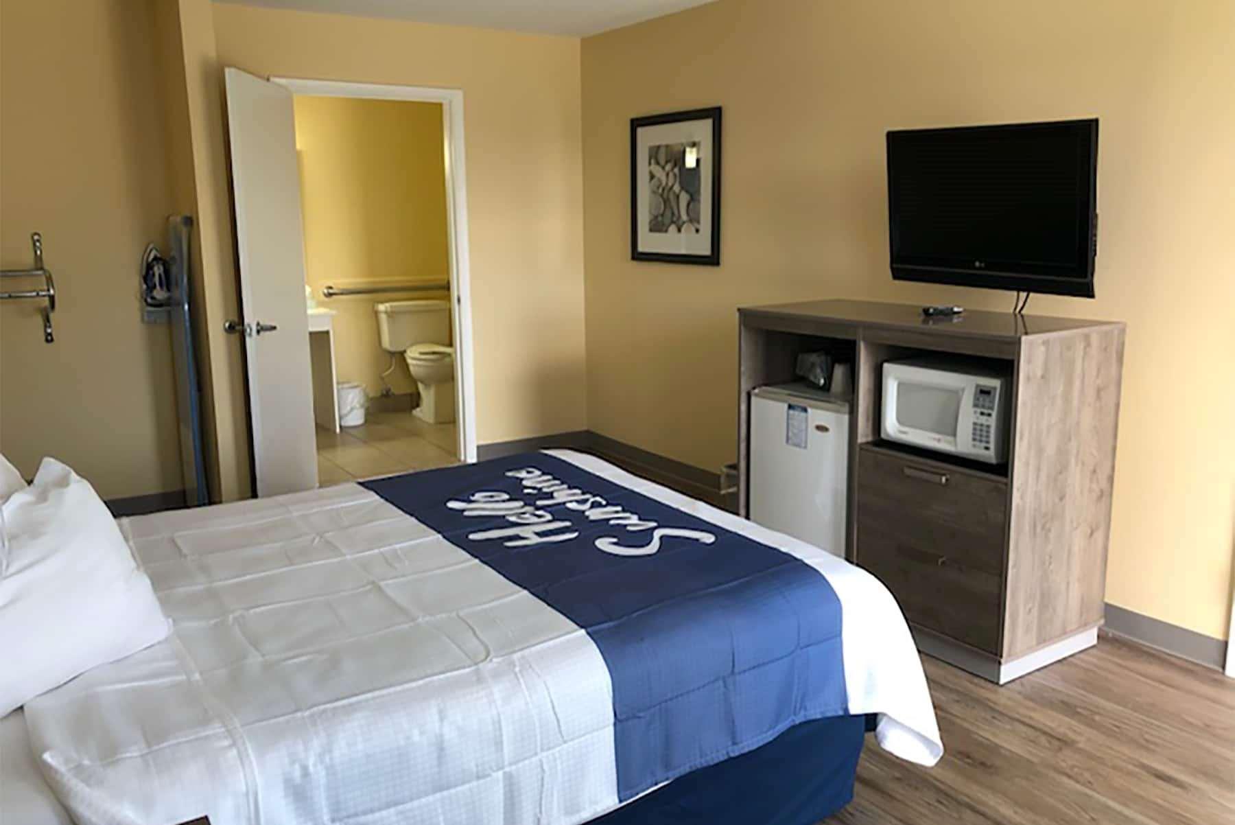 Days Inn By Wyndham Cape Carteret Near Emerald Isle 外观 照片